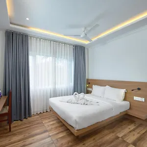 https://tea-garden-riverside.hotels-munnar.com